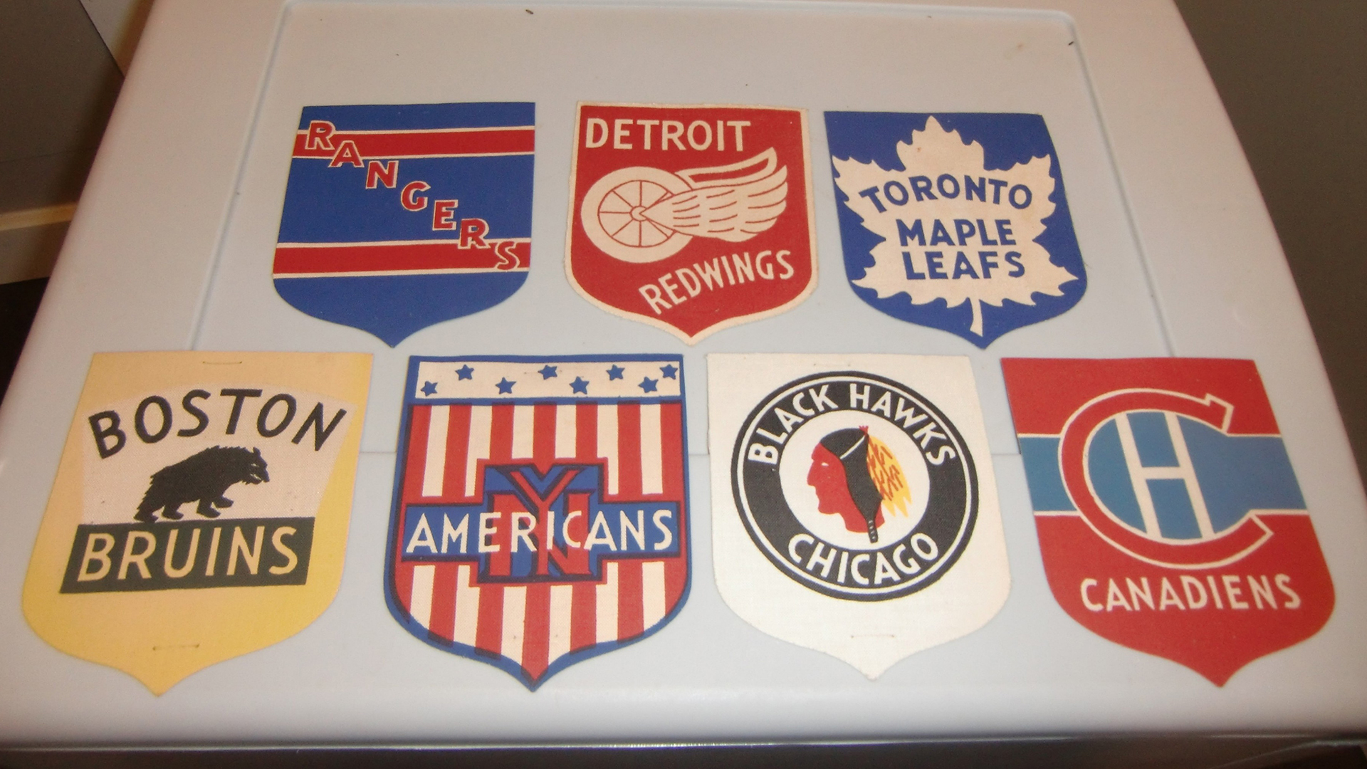 Beehive Corn Syrup Hockey Crests AASportscards